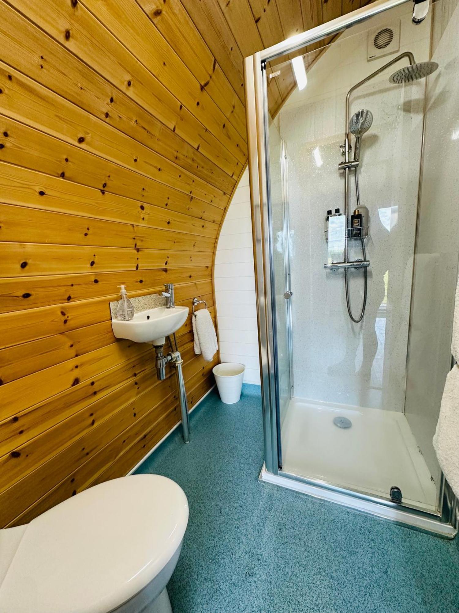 Welly Boot Pod Hotel Shenstone ภายนอก รูปภาพ