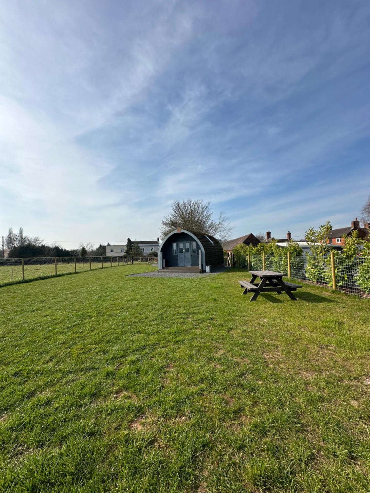 Welly Boot Pod Hotel Shenstone ภายนอก รูปภาพ